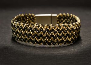 woven bracelet stripted in black/gold