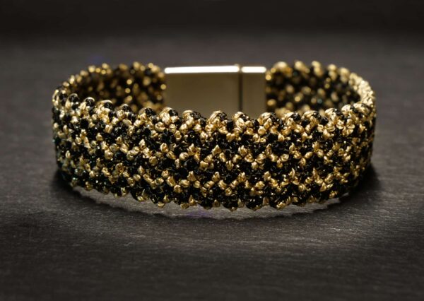 woven bracelet stripted in black/gold