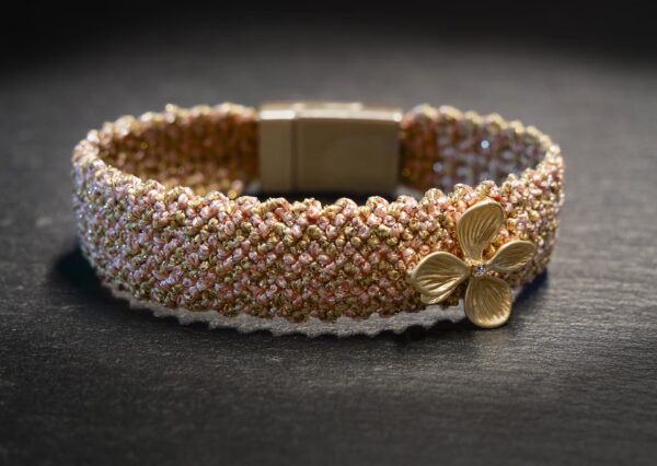 Woven macrame bracelet flower peach pink/gold