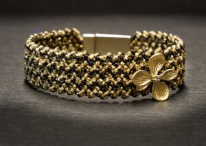 Woven macrame bracelet flower black/gold
