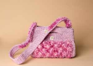 knitted handbag in pink