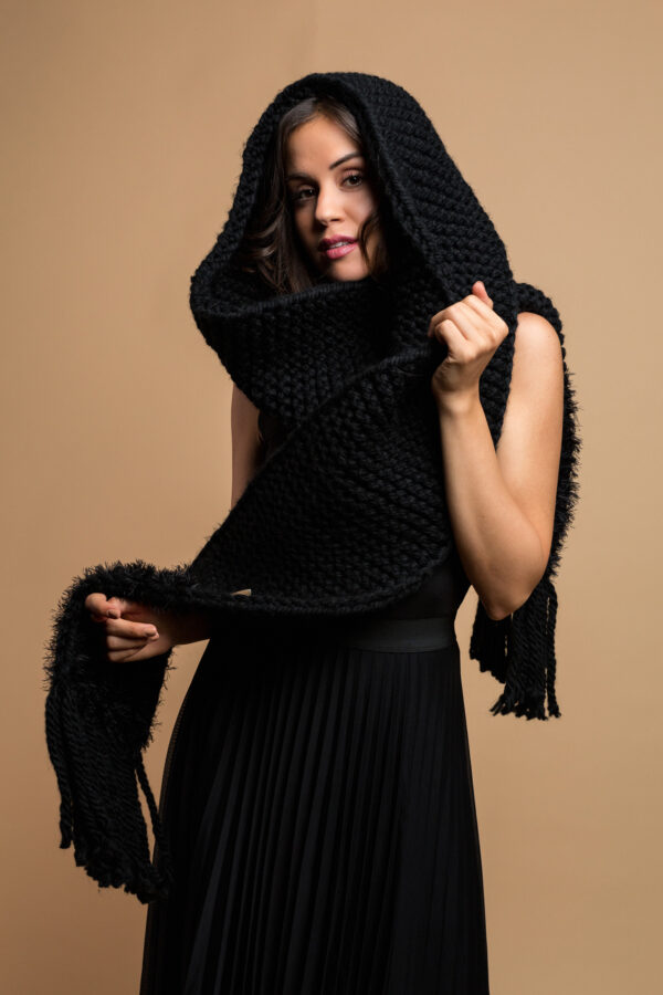 knitted wide scarf in black
