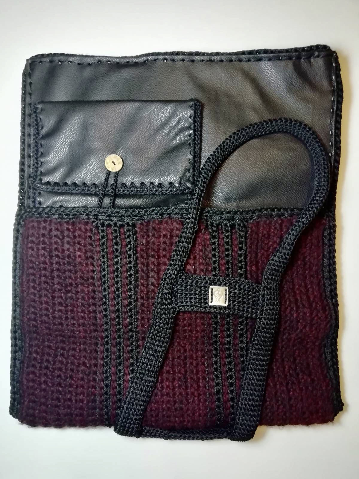 Crochet Bag in bordeaux/black Crochet Bag in bordeaux/black