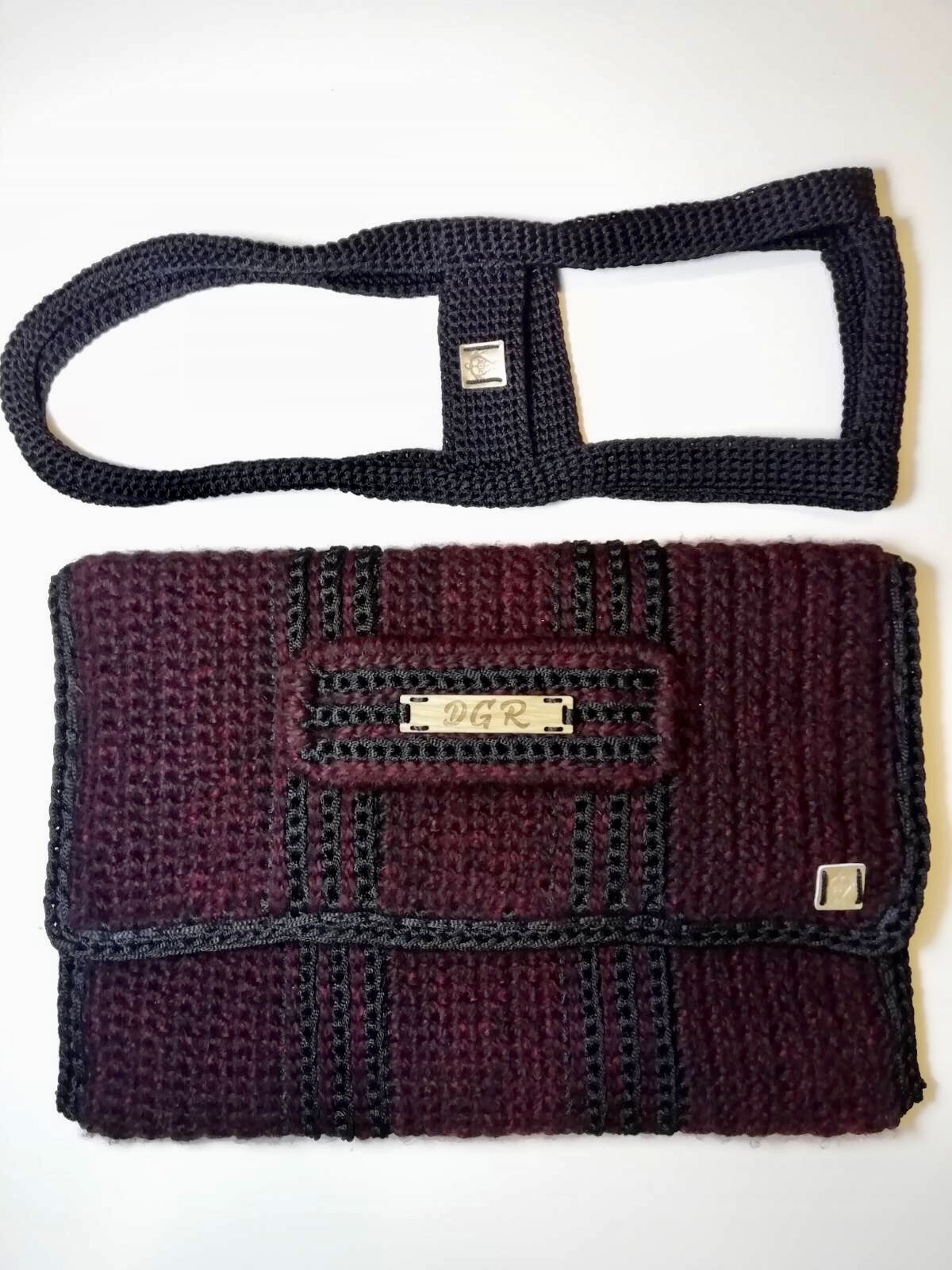 Crochet Bag in bordeaux/black Crochet Bag in bordeaux/black